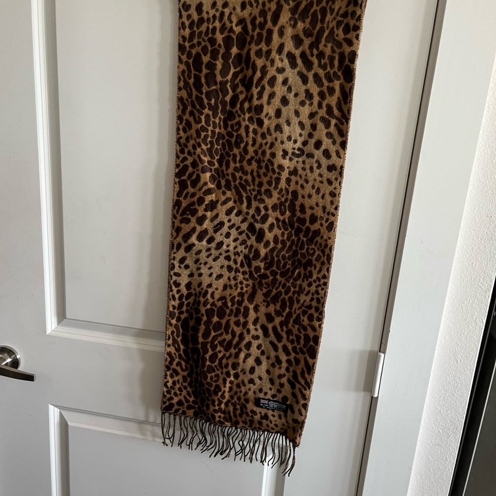 Elegant Leopard Print Scarf with Fringe